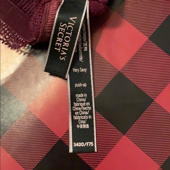 Lot of 2 EUC Victoria Secret Bras 34DD - Picture 7 of 7